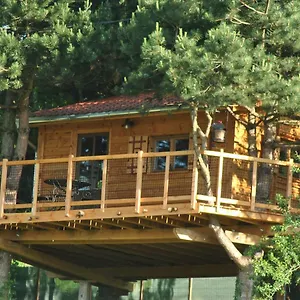 letournelle-cabane-perchee.hotels-rhonealpes.com/