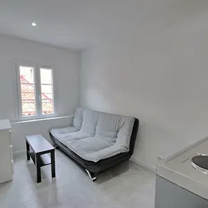 Appartement 301-studio Au Calme Entierement Renove